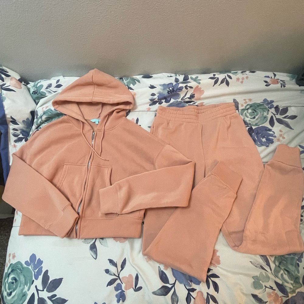 Pink Sweater, and Sweats set!!